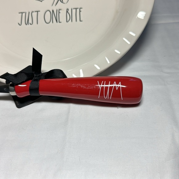 Rae Dunn Just One Bite baking dish with pie cutter - Picture 2 of 5